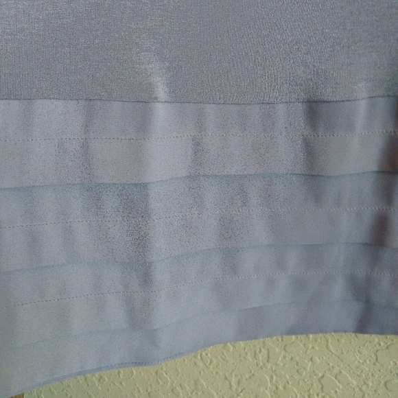 ANN TAYLOR LOFT SLEEVESS WITH PLEATED HEM TOP - Picture 4 of 6